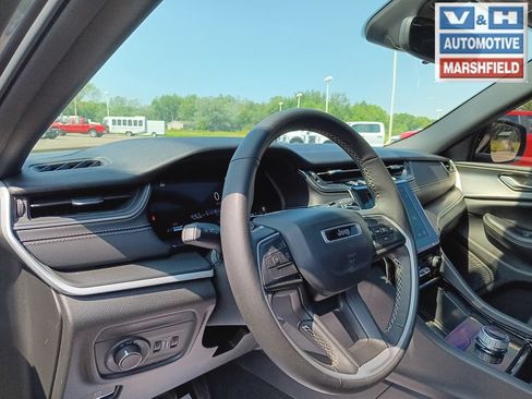 Used 2023 Jeep Grand Cherokee Altitude AWD/4WD image 28