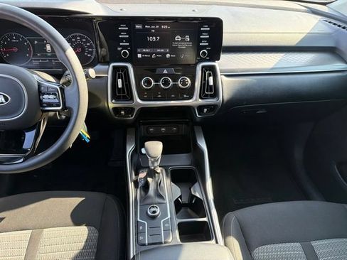 Used 2021 Kia Sorento LX FWD image 17