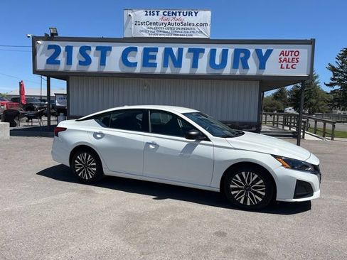 Used 2025 Nissan Altima 2.5 SV FWD image 1