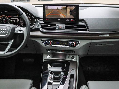 Used 2022 Audi Q5 e Prestige w/ Prestige Package image 24