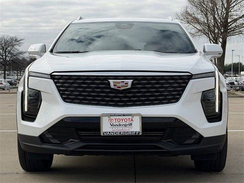 Used 2025 Cadillac XT4 Premium Luxury image 7
