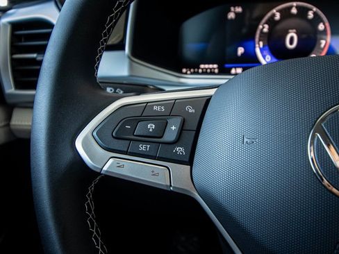 New 2026 Volkswagen Taos SE image 32