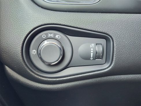 Certified 2023 Jeep Renegade Latitude image 22