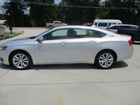 Used 2016 Chevrolet Impala LT FWD image 2