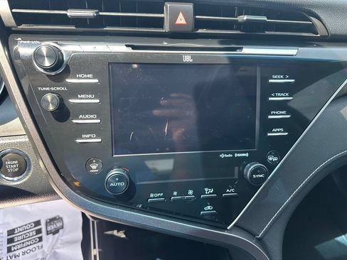 Used 2018 Toyota Camry XSE FWD image 15