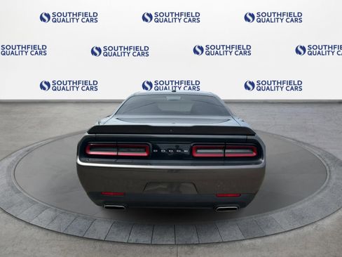 Used 2019 Dodge Challenger SXT RWD image 5