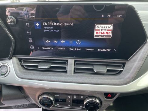 Used 2025 Chevrolet Trax LT w/ Driver Confidence Package image 18