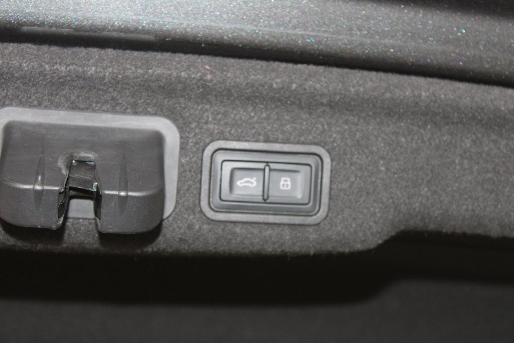 Used 2015 Audi S8 w/ S8 Driver Assistance Package AWD/4WD image 34