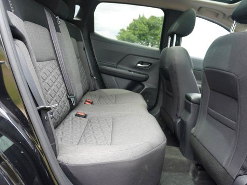 Used 2025 Nissan Kicks SV w/ SV Premium Package AWD/4WD image 18