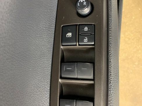 Used 2023 Toyota Camry SE image 17