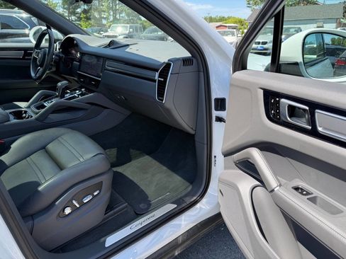 Used 2020 Porsche Cayenne AWD/4WD image 16