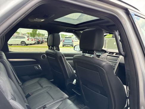 Used 2020 Land Rover Discovery Landmark AWD/4WD image 11