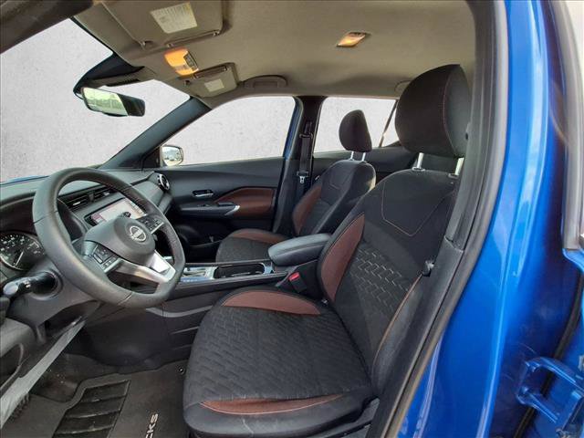Used 2023 Nissan Kicks SR w/ Interior Electronics Package FWD image 9