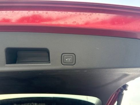 Used 2024 Chevrolet Traverse RS FWD image 29