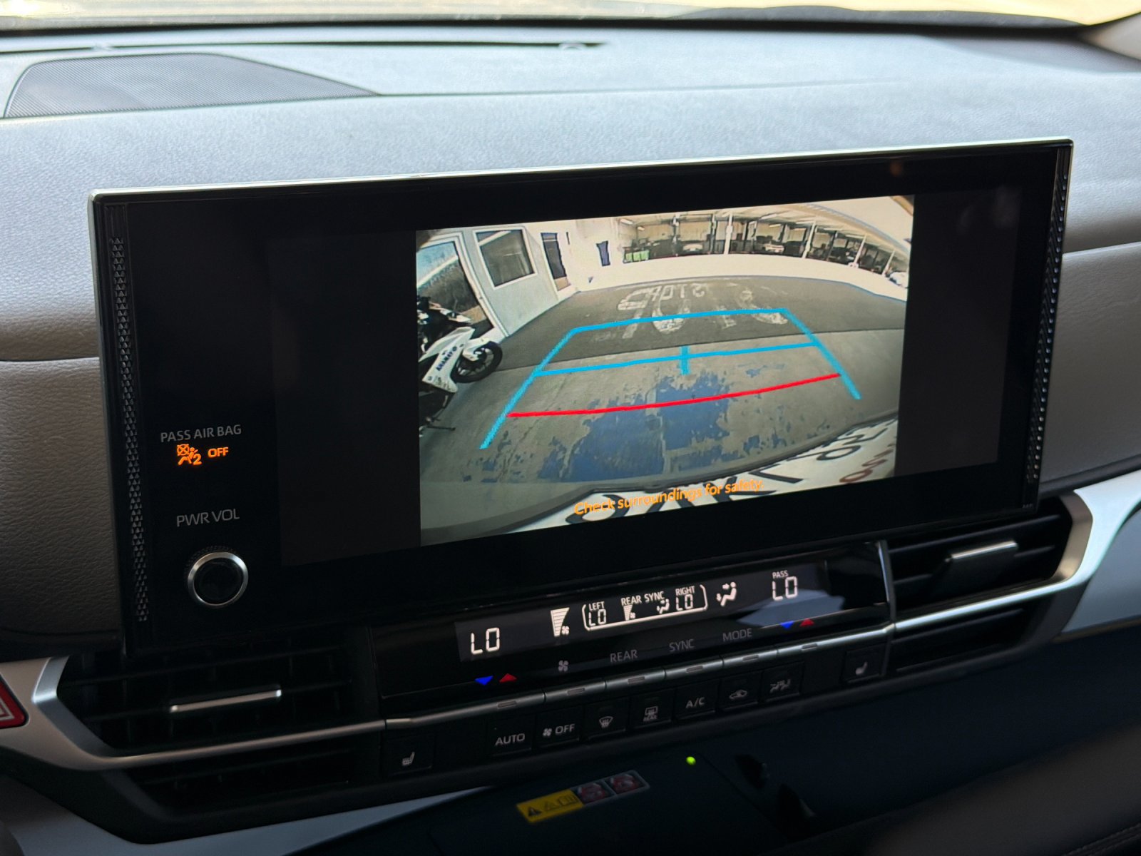 Used 2025 Toyota Sienna XLE w/ XLE Plus Package FWD image 19