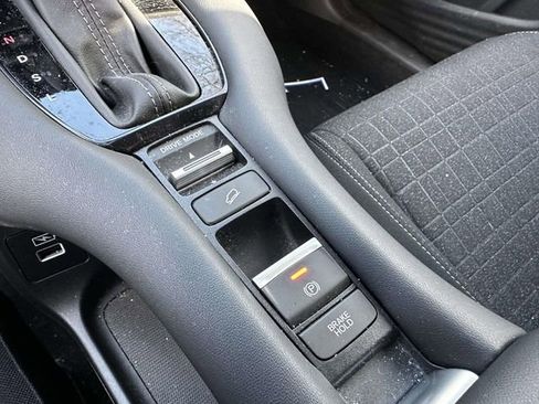 Used 2023 Honda HR-V LX image 19