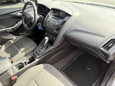 Used 2016 Ford Focus SE w/ SE Sport Package image 14