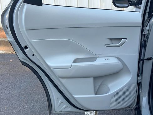 Used 2025 Hyundai Kona SEL AWD/4WD image 40