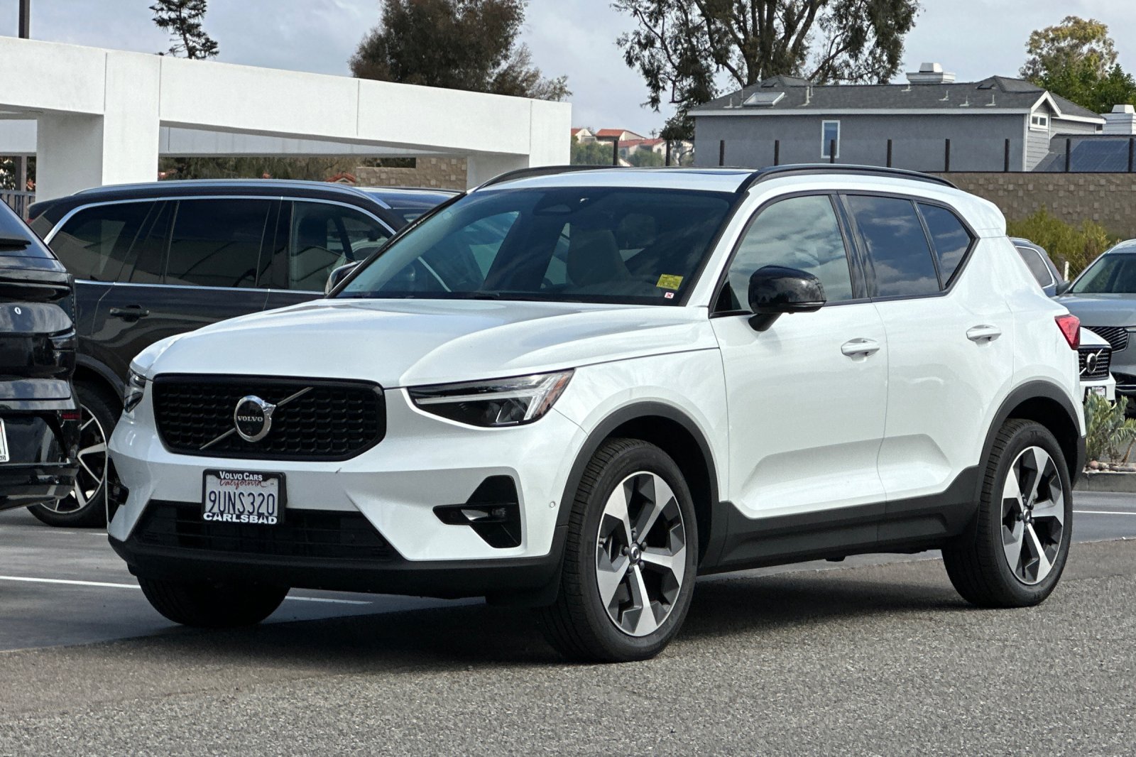 Certified 2025 Volvo XC40 B5 Plus AWD/4WD image 8
