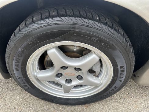 Used 2002 Chevrolet Camaro LT image 26