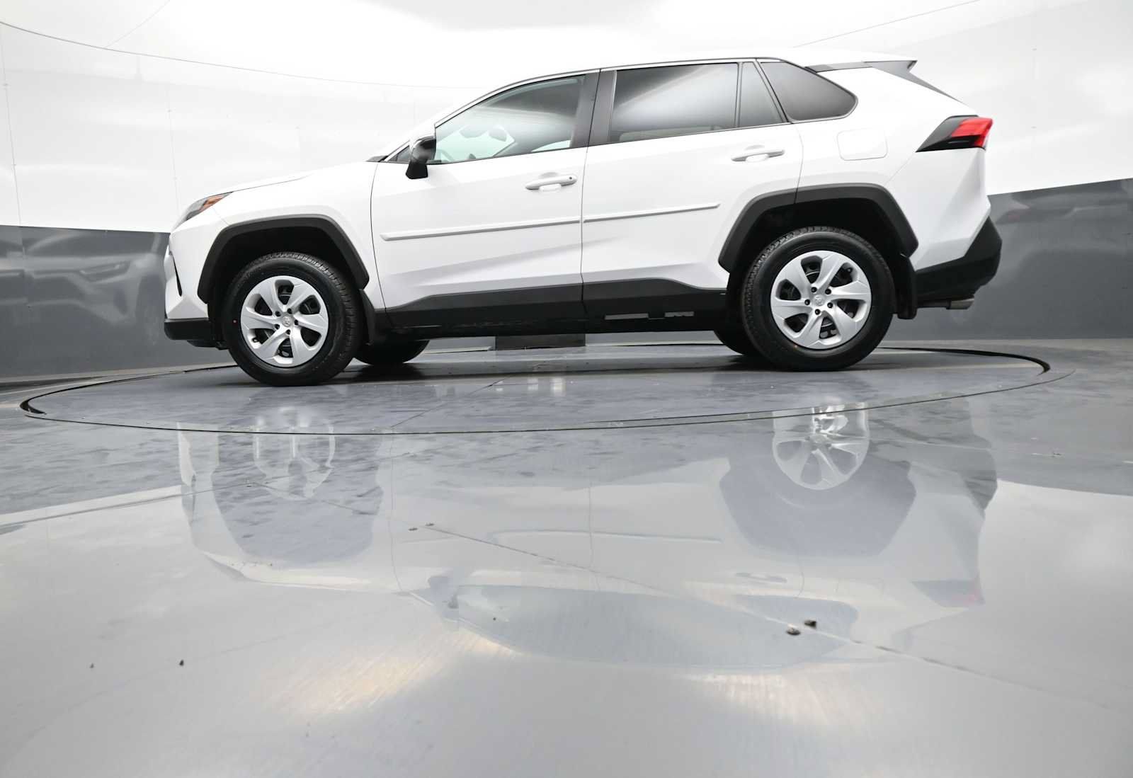 Certified 2023 Toyota RAV4 LE AWD/4WD image 32