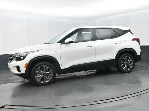 Used 2026 Kia Seltos LX AWD/4WD image 5