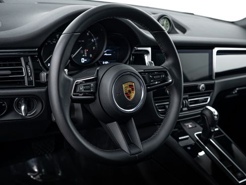 Certified 2023 Porsche Macan AWD/4WD image 17