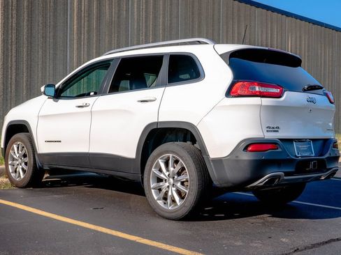 Used 2017 Jeep Cherokee Limited w/ Luxury Group AWD/4WD image 7