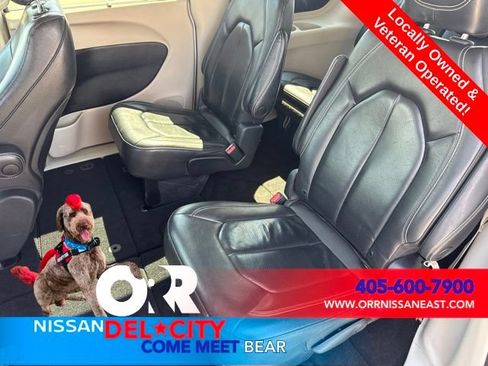 Used 2022 Chrysler Pacifica Touring-L FWD image 12