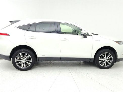 Used 2021 Toyota Venza LE image 7