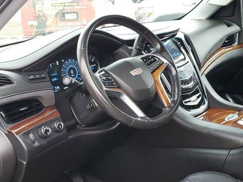 Used 2016 Cadillac Escalade ESV Luxury image 9