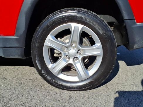 Used 2024 Jeep Compass Latitude AWD/4WD image 5