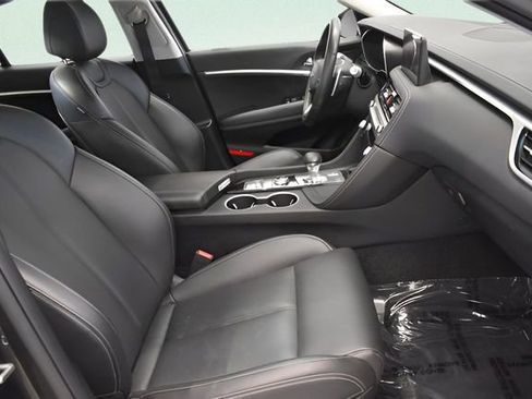 Used 2025 Genesis G70 2.5T AWD/4WD image 19