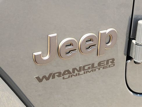 Used 2021 Jeep Wrangler Unlimited Rubicon w/ Trailer Tow Package AWD/4WD image 12
