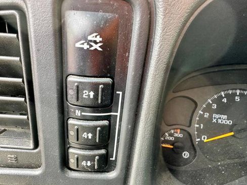 Used 2004 Chevrolet Silverado 2500 LT AWD/4WD image 33
