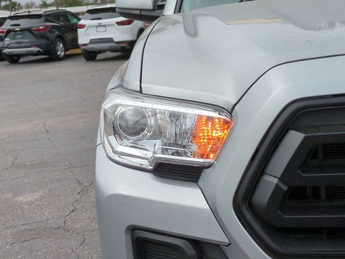 Used 2022 Toyota Tacoma SR image 10