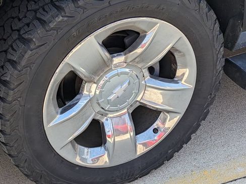 Used 2019 Chevrolet Tahoe LT w/ LT Signature Package AWD/4WD image 10
