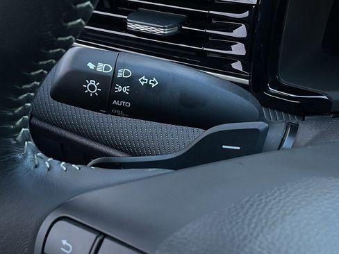 Used 2025 Toyota Camry SE image 23