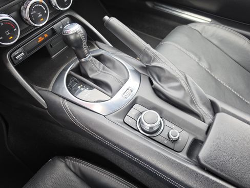 Used 2024 MAZDA MX-5 Miata RF Grand Touring RWD image 21