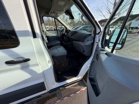 Used 2018 Ford Transit 150 XL image 24