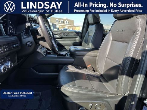 Used 2021 GMC Yukon Denali w/ Advanced Technology Package AWD/4WD image 11