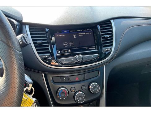 Used 2020 Chevrolet Trax LS w/ Tint and Cruise Package FWD image 9