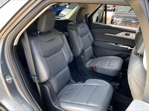 Used 2025 Ford Explorer Active w/ Active Comfort Package AWD/4WD image 18