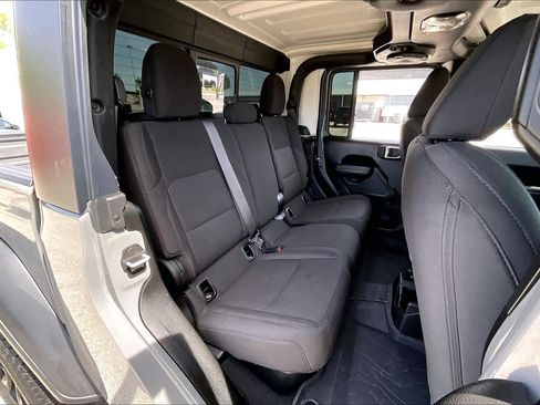 Used 2023 Jeep Gladiator Sport image 19