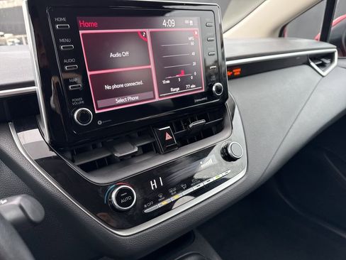 Certified 2021 Toyota Corolla LE image 34