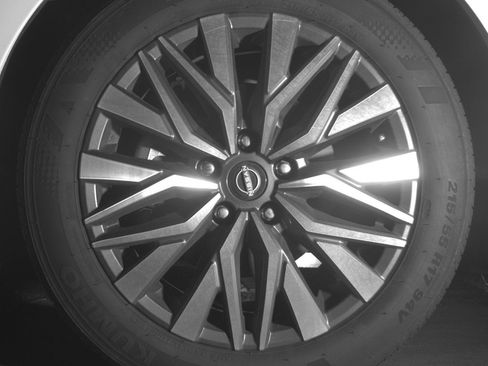Used 2025 Nissan Altima 2.5 SV FWD image 12