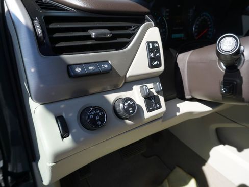 Used 2020 GMC Yukon Denali w/ Denali Premium Package AWD/4WD image 17