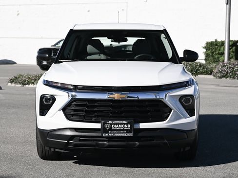 Used 2024 Chevrolet TrailBlazer LS image 2