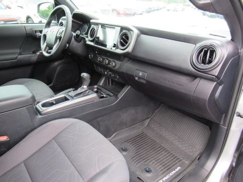 Used 2019 Toyota Tacoma TRD Sport RWD image 11