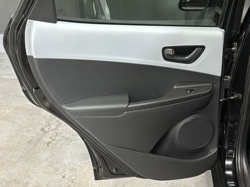 Used 2019 Hyundai Kona SE FWD image 19